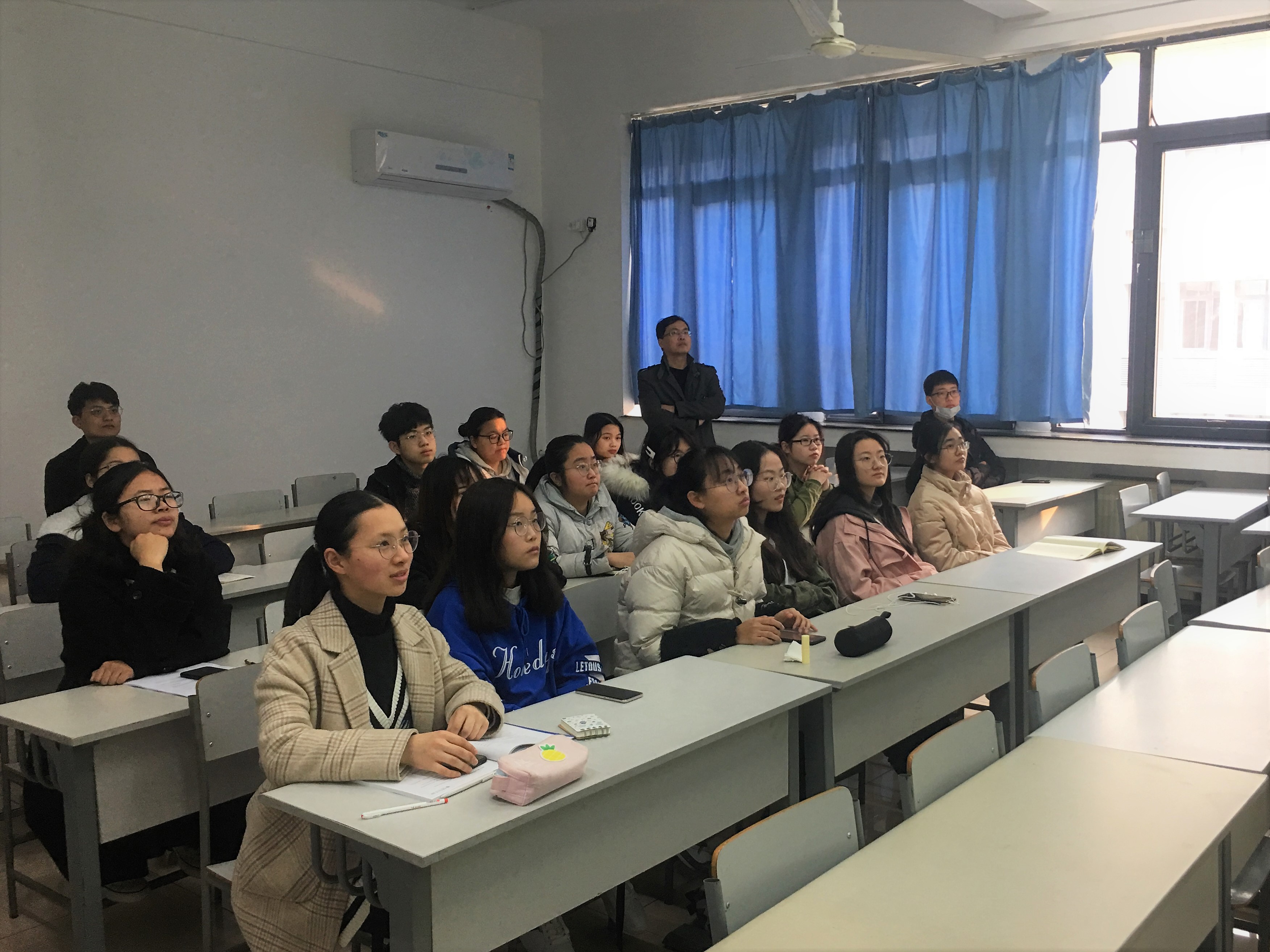 外文学院举行2019年uclan大学海外实习动员大会暨经验交流会